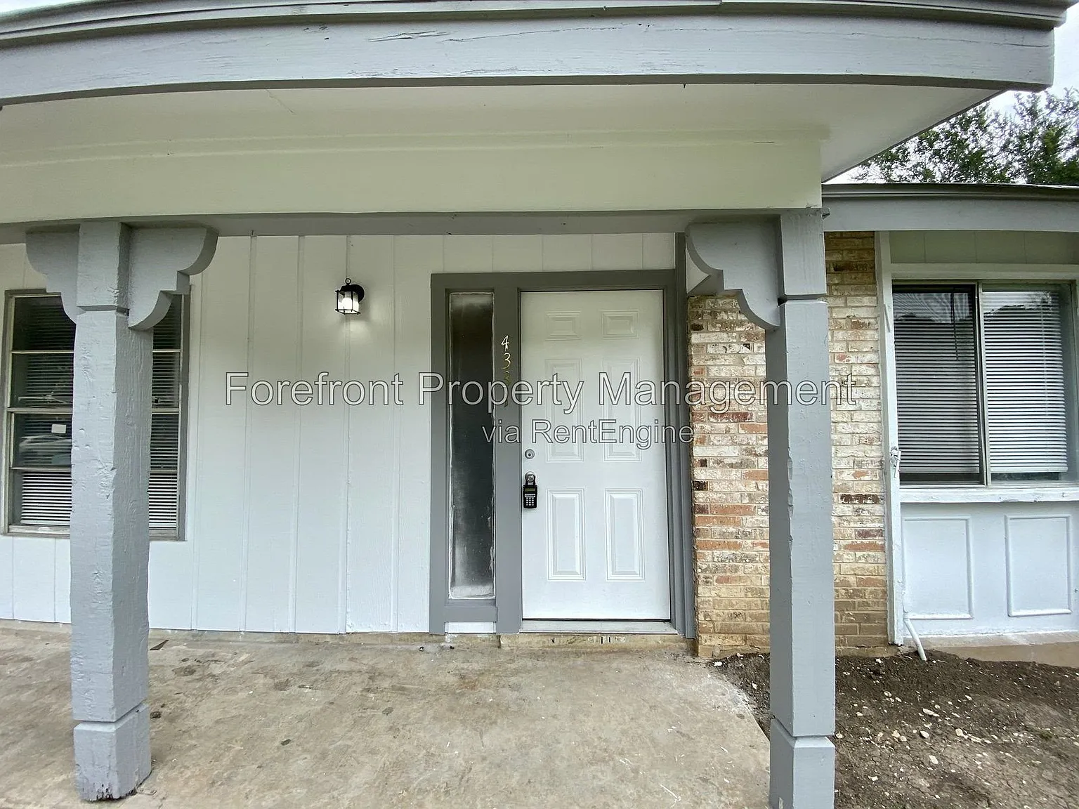 3 bed, 1.0 bath, 989 sqft, $1,400 — Photo 2