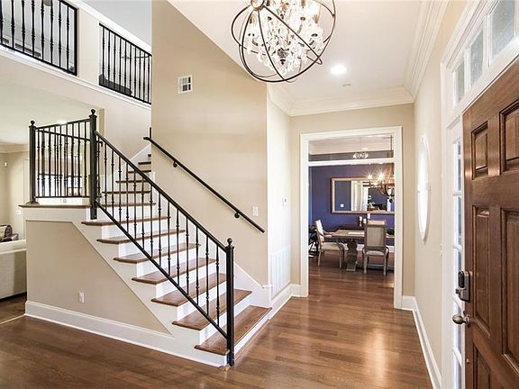 5th image of 19 Pinehurst Dr