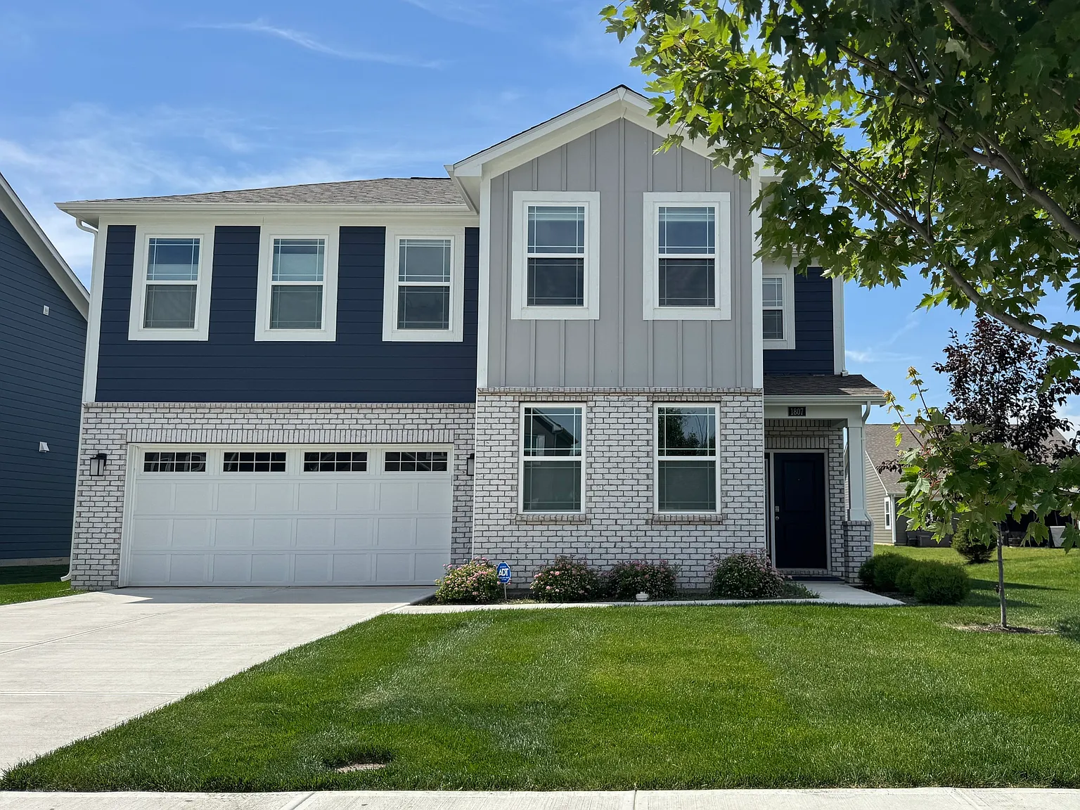 4 bed, 3.0 bath, 2470 sqft, $2,450 — Photo 2