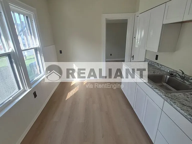 2717 Dakota Ave — Photo 6