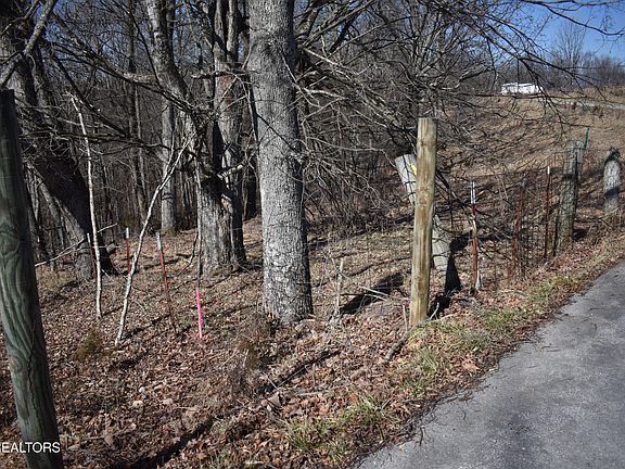 2nd image of 787 Oak Grove Rd