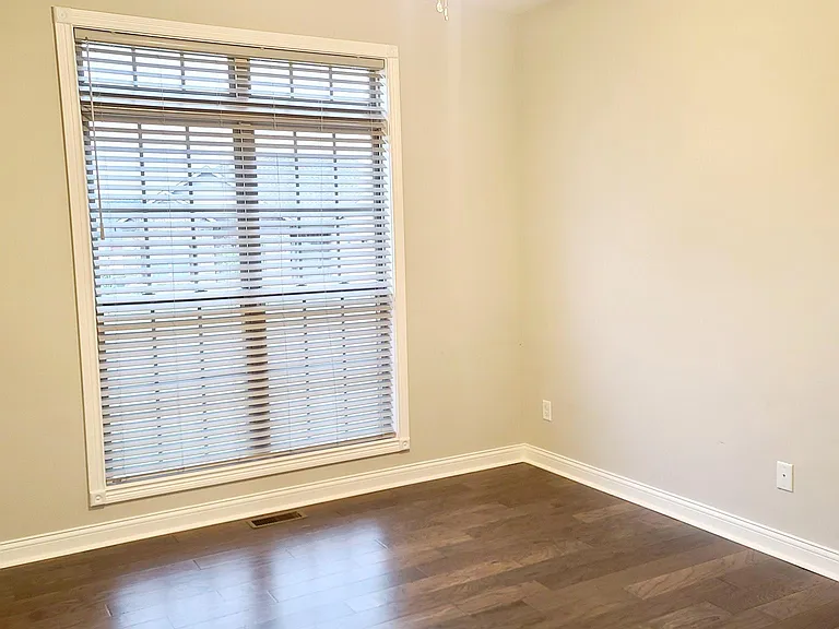 620 Montrose Dr — Photo 18