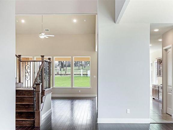 4th image of 104 Colt Ln