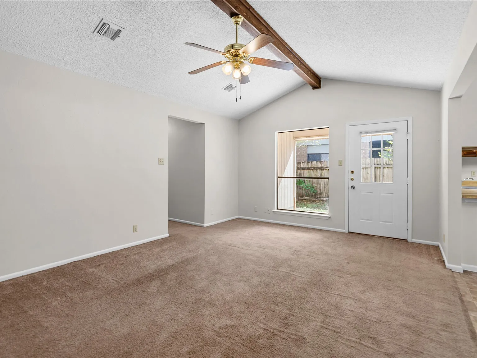 3 bed, 1239 sqft, $1,450 — Photo 4