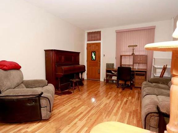 3rd image of 3534 Keswick Rd #1