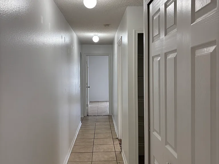 305 Cocoa Ct — Photo 11