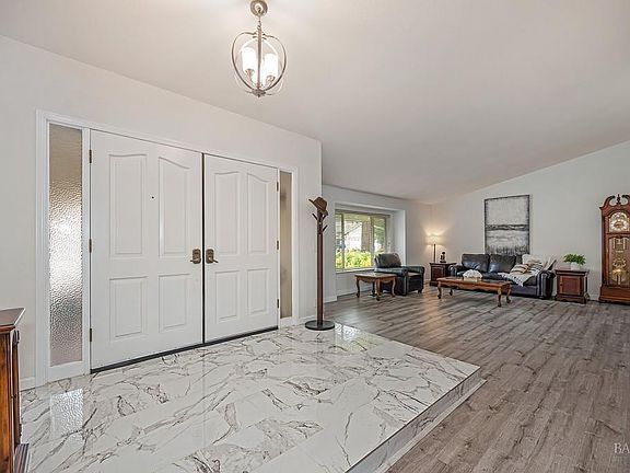 5th image of 142 Hillview Dr