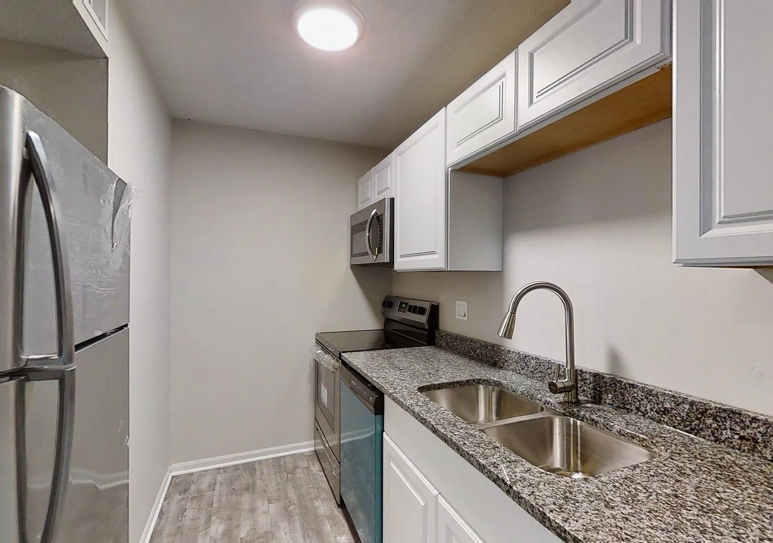 Newly Renovated 3 Bedrooms! — Photo 1