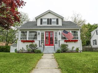 61 Oakdale St, Warwick, RI 02888