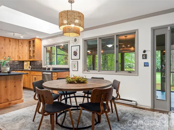 109 Middle Connestee Trl, Brevard, NC 28712