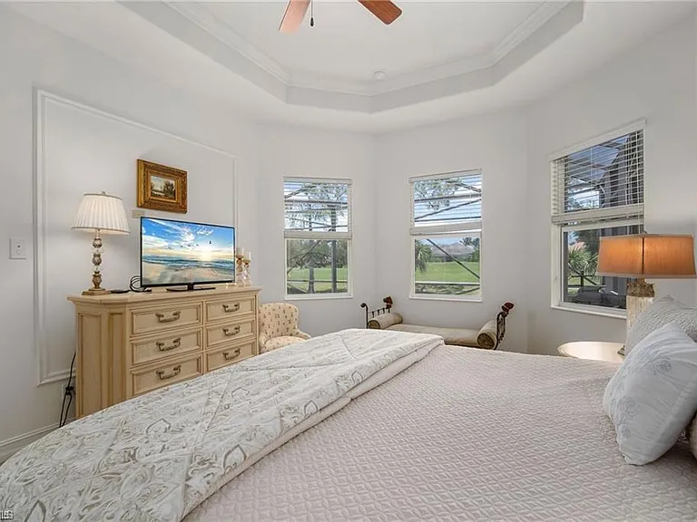 6476 Caldecott Dr — Photo 16