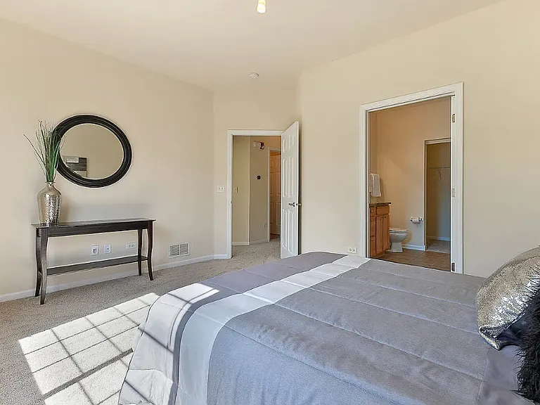 1014 Bradford Dr — Photo 5