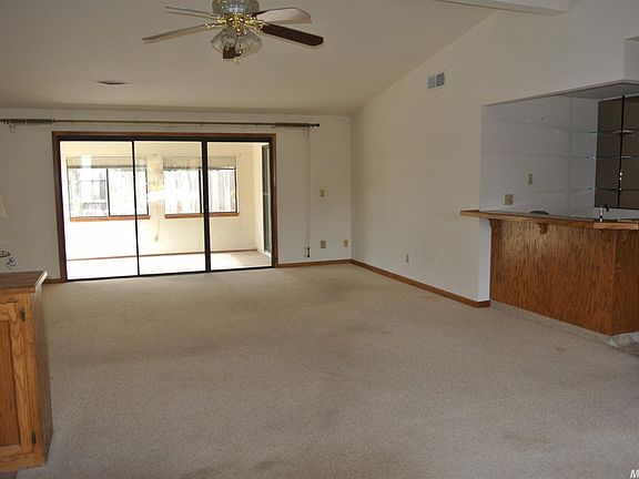 4th image of 219 Evergreen Dr