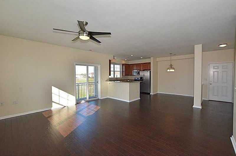1st image of 912 Southmoor Dr