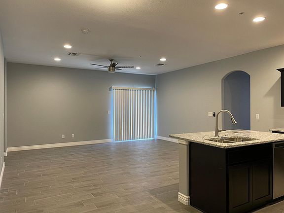 5th image of 725 Vista Grande Dr