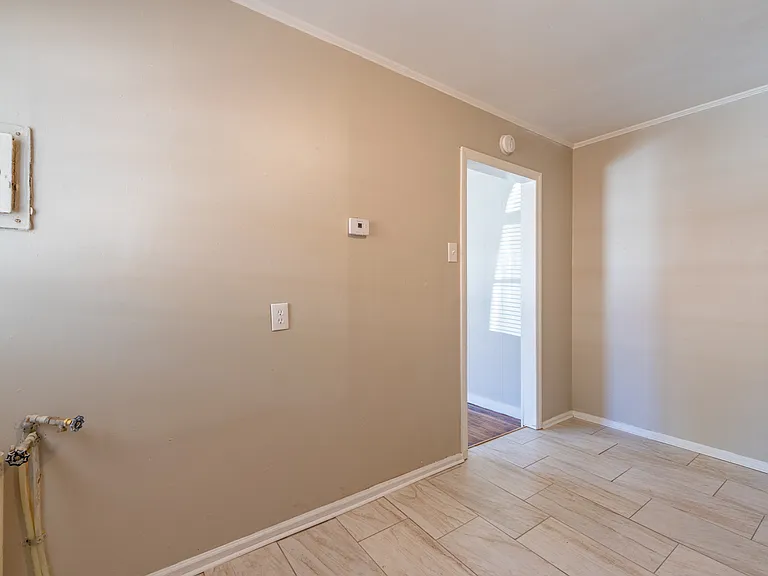 1677 Echles St — Photo 12