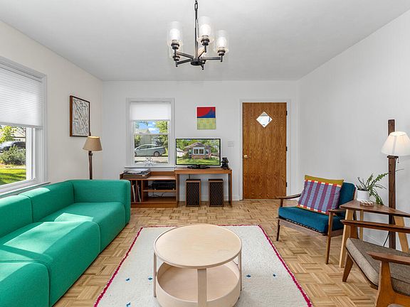 4th image of 525 W 22nd St