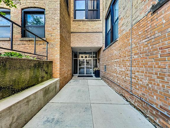 2nd image of 525 N Halsted St Unit 202