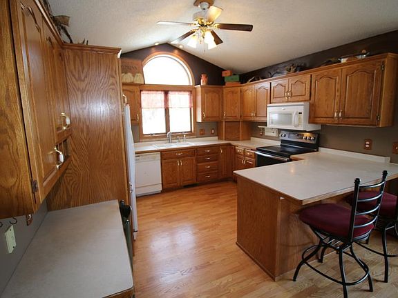 3rd image of 2332 County Road 136 St
