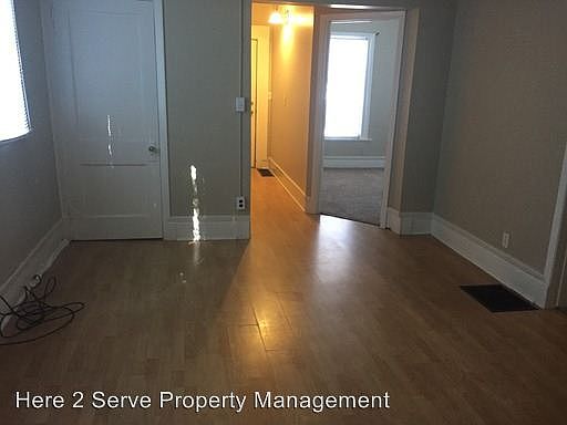 2nd image of 924 Fountain St NE