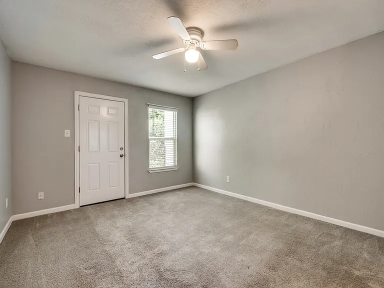 2205 Park Hill Dr — Photo 12