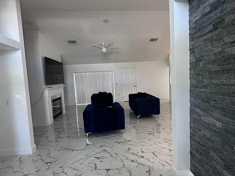 Ventura Dr — Photo 2