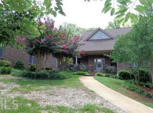 187 Dana Dr, Fayetteville, GA