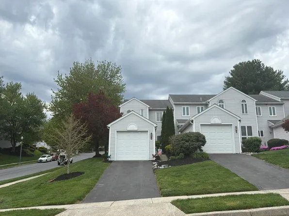 1711 Creek Vista Dr, New Cumberland, PA 17070