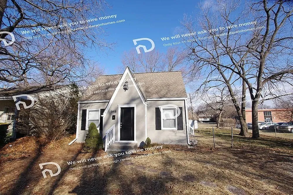 3 bed, 1.0 bath, 1055 sqft, $1,472 — Photo 1