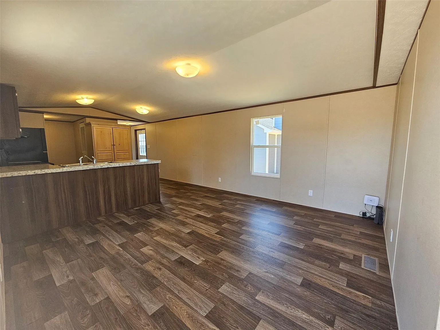 3 bed, 2.0 bath, 924 sqft, $1,150 — Photo 3