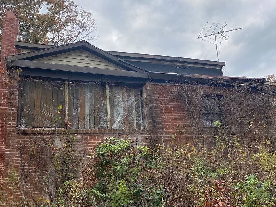 2nd image of 6013 Blue Springs Rd