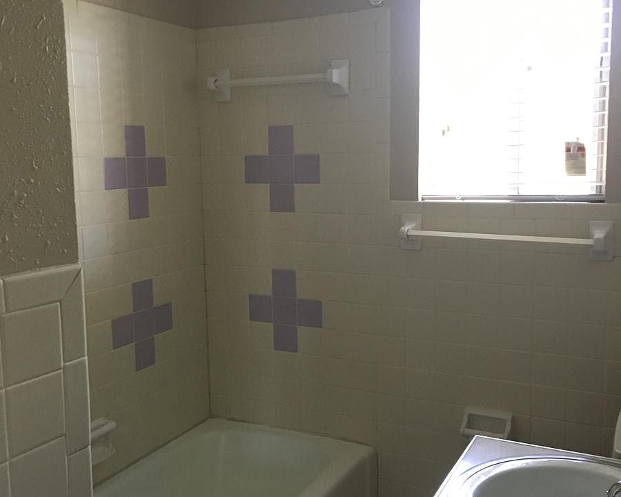 Apt V Bathroom