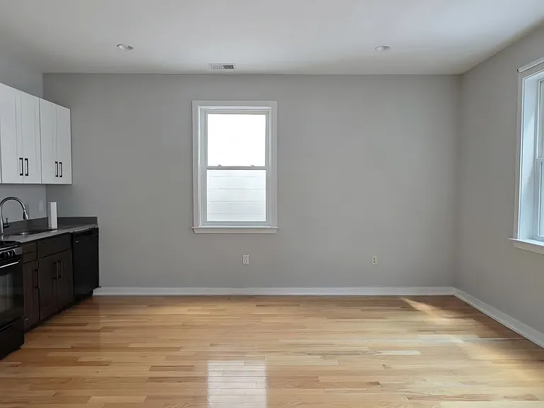 2006-08 Walnut St #13 — Photo 17
