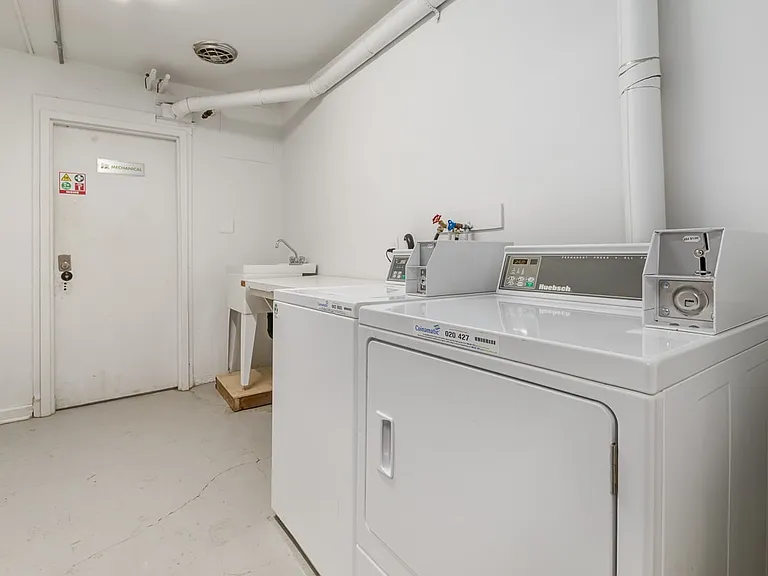3838 Retallack St #6 — Photo 16