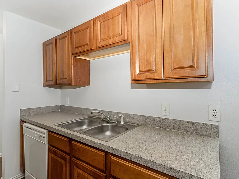 2907 La Salle St — Photo 2