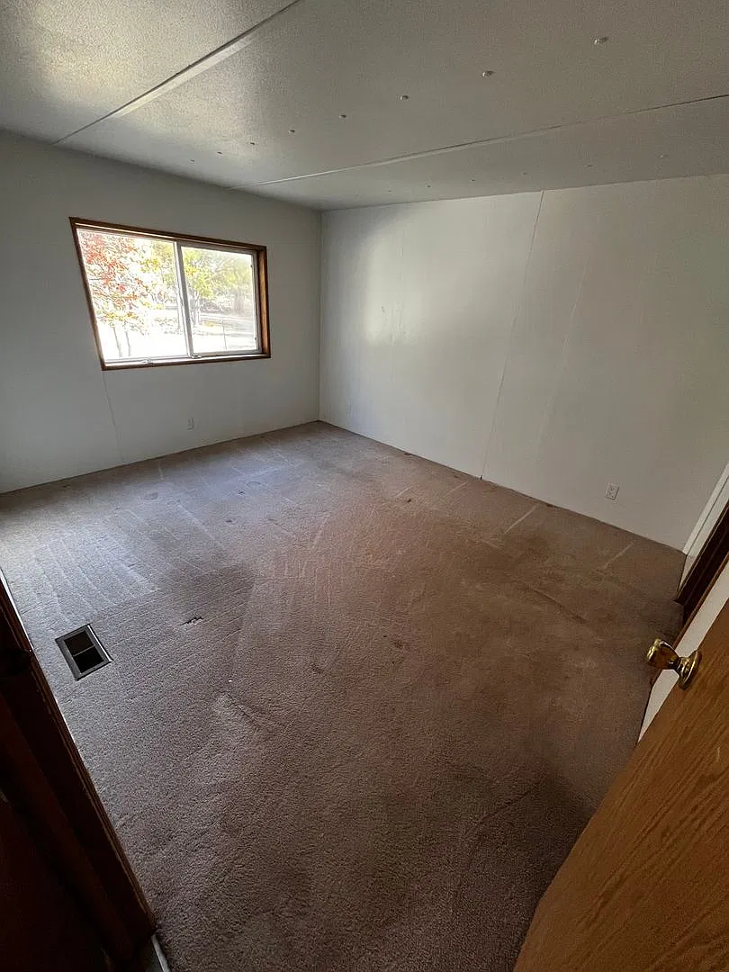 3 bed / 2 bath manufactured home on 5 acres — Photo 4