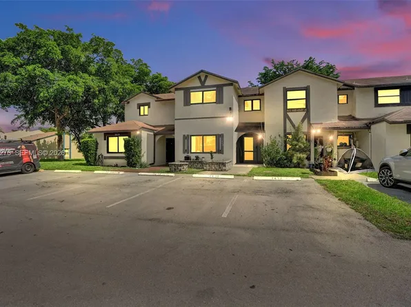 7415 NW 34th St, Lauderhill, FL 33319