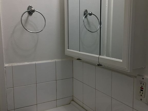 5th image of 1515 S Beverly Glen Blvd #9