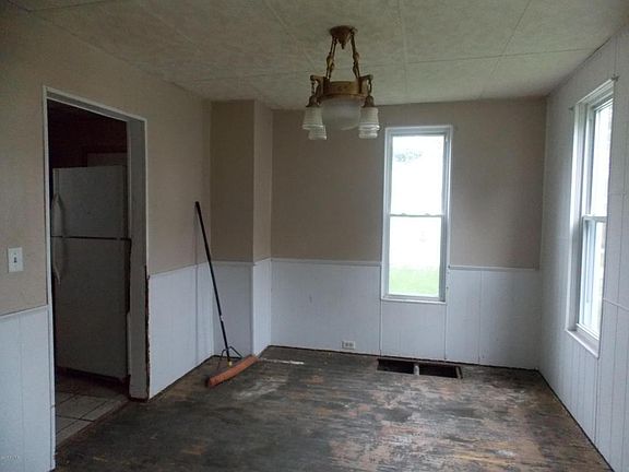 5th image of 1047 White Ave NW