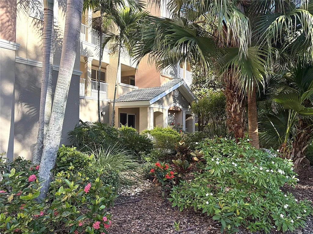 2 bed, 2.0 bath, 1862 sqft, $5,750 — Photo 2