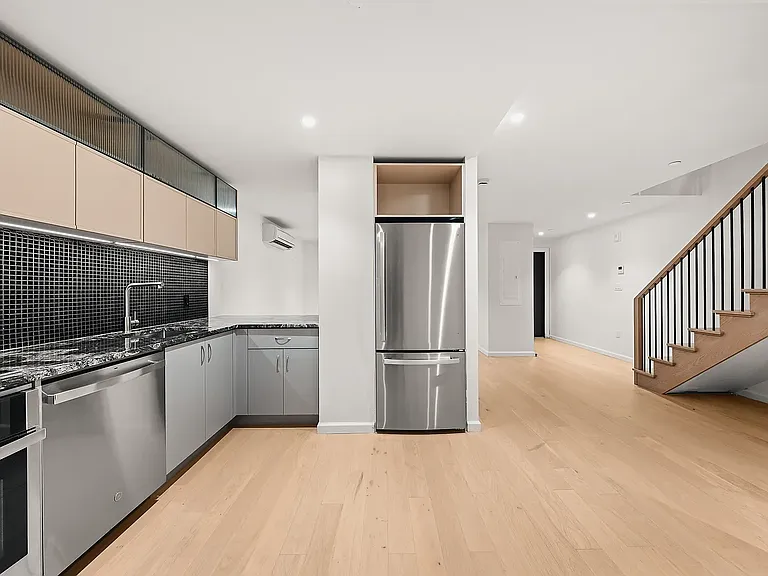 41-01 24th St #Townhouse 1 — Photo 7