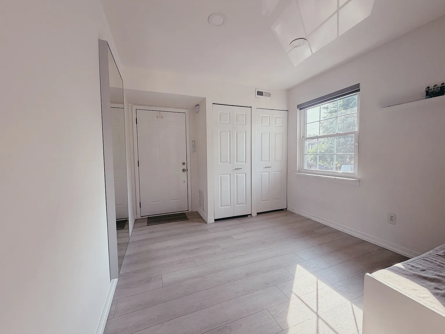 3 bed, $2,400 — Photo 2