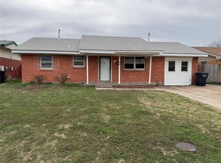 630 SW 3rd St, Moore, OK 73160