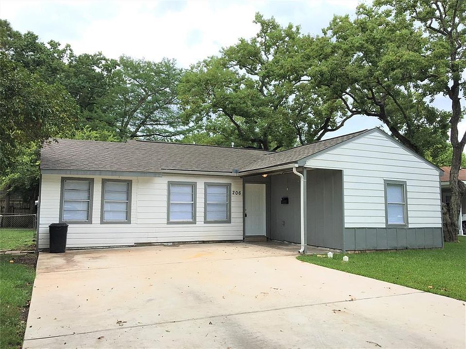 1st image of 206 Huisache St