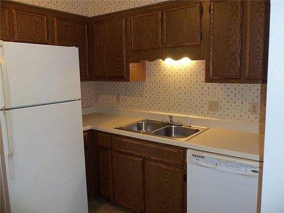 5th image of 6128 Brookwood Dr APT B