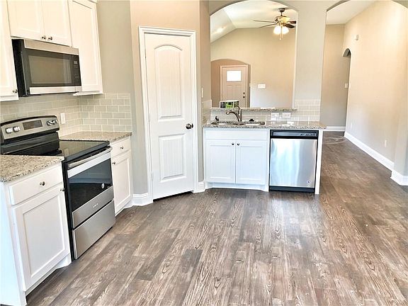 4th image of 1422 Stella Ave