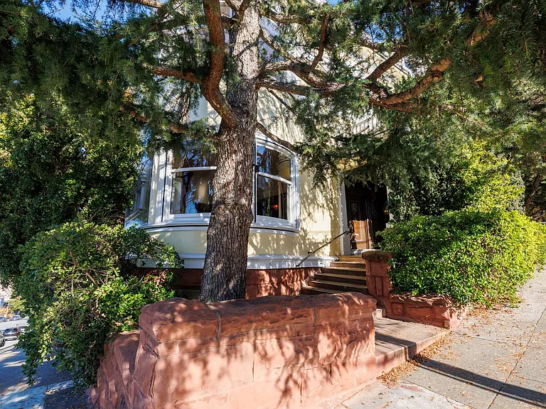 2398 Broadway St — Photo 92