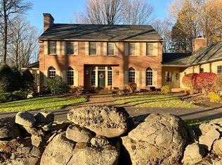 8424 Hobnail Rd, Manlius, NY 13104