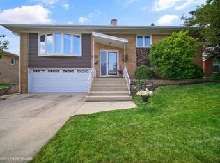 15132 Chestnut Ln, Oak Forest, IL 60452