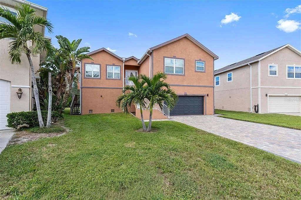 3 bed, 2.0 bath, 2013 sqft, $3,500 — Photo 2